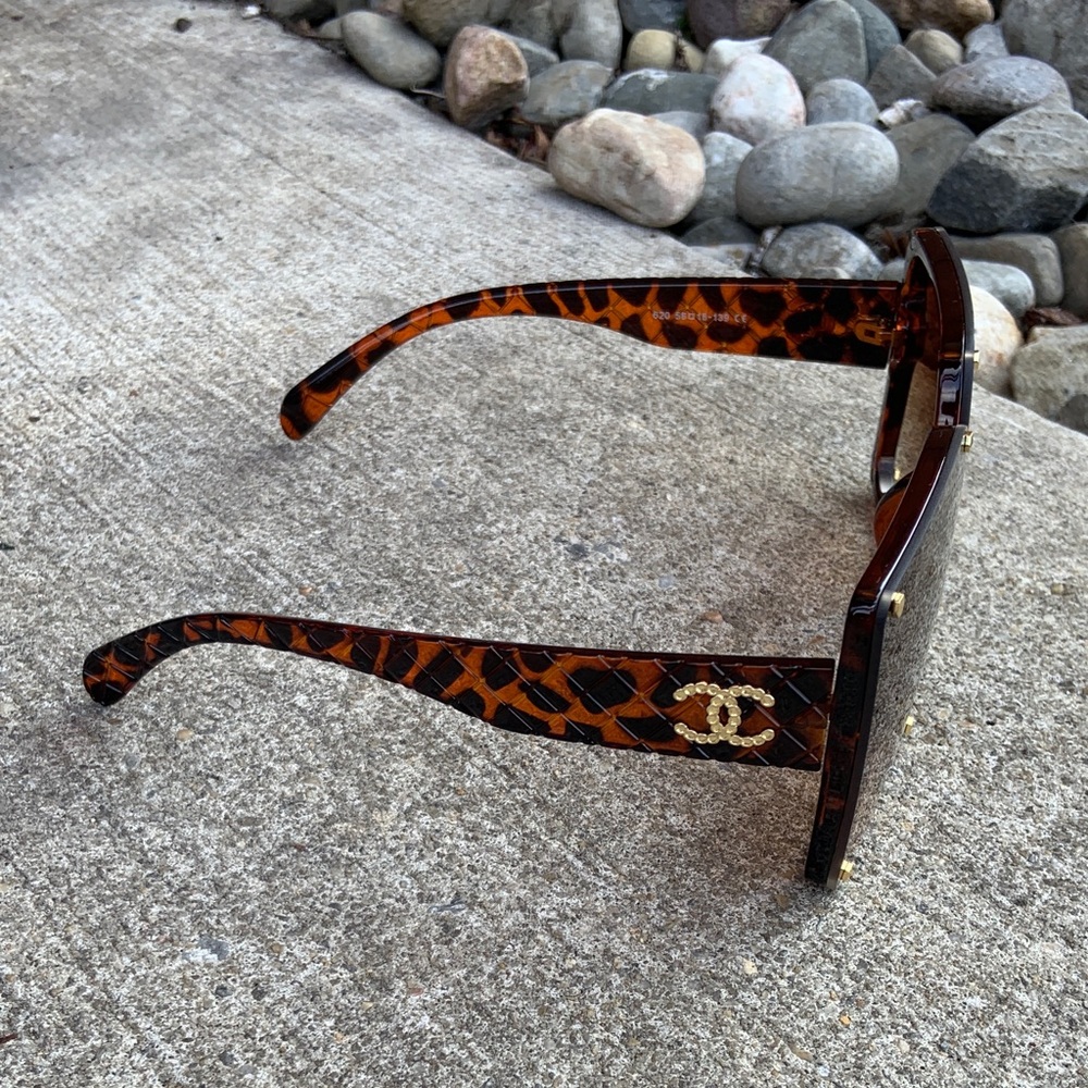 CHANEL Brown Tortoise Sunglasses - Picture 3 of 4